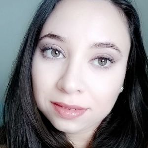 Meet your Posher, Ana